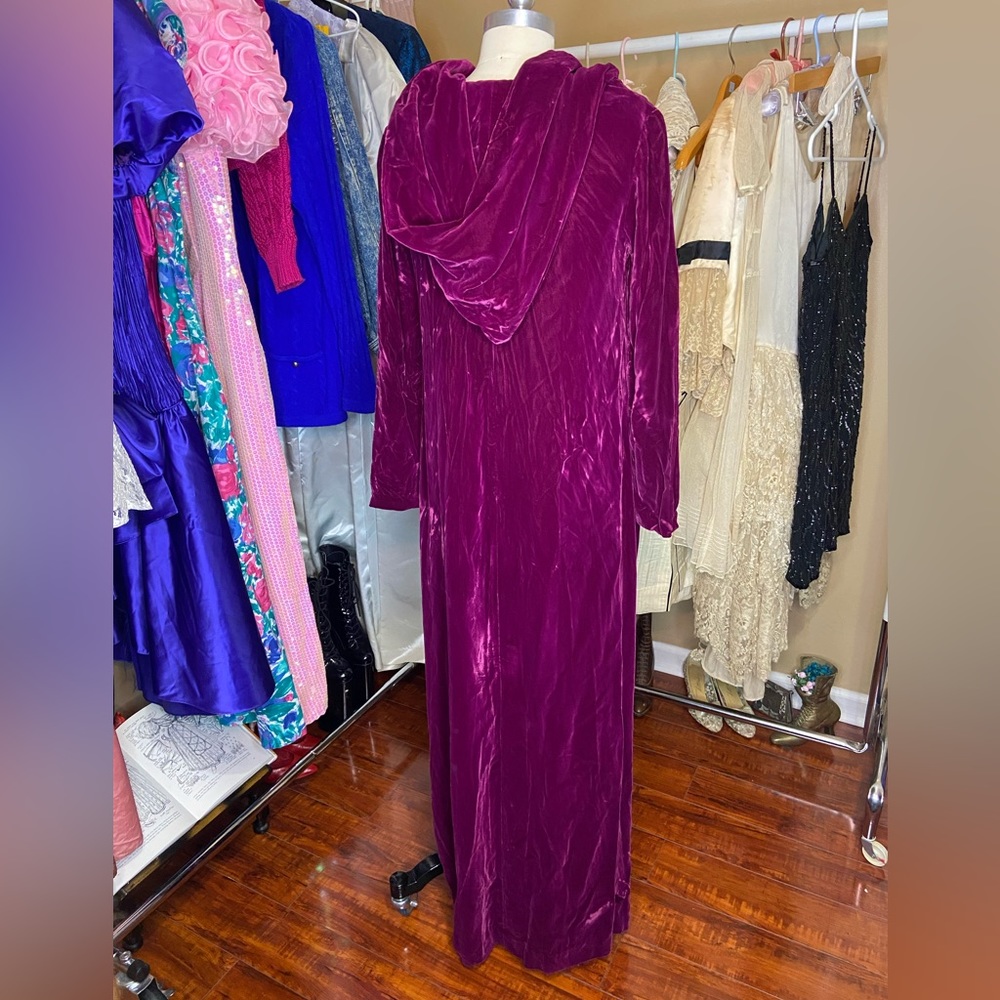 Elegant Purple Velvet Cape for Women - Picture 4 of 11
